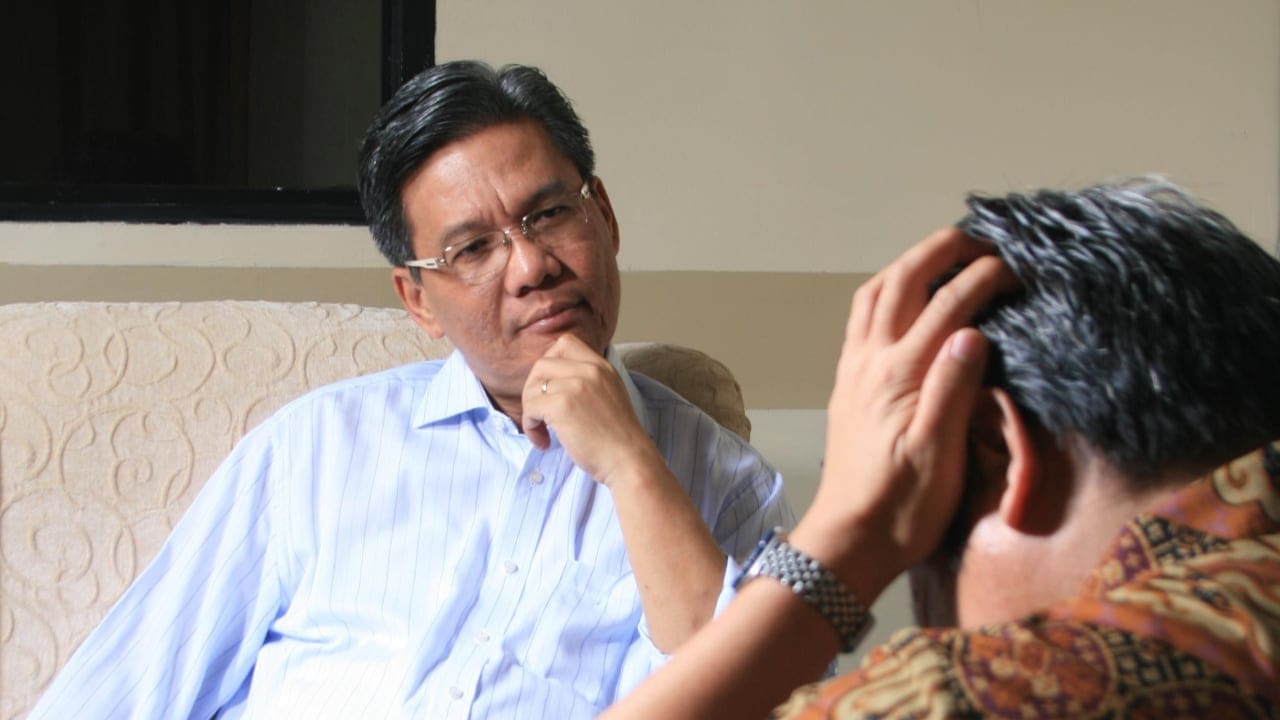 Counselling in Liverpool Counselling in Liverpool - a man receiving counselling